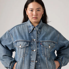 '90s Trucker Jacket (Plus Size) - Turning Heads - Light Wash