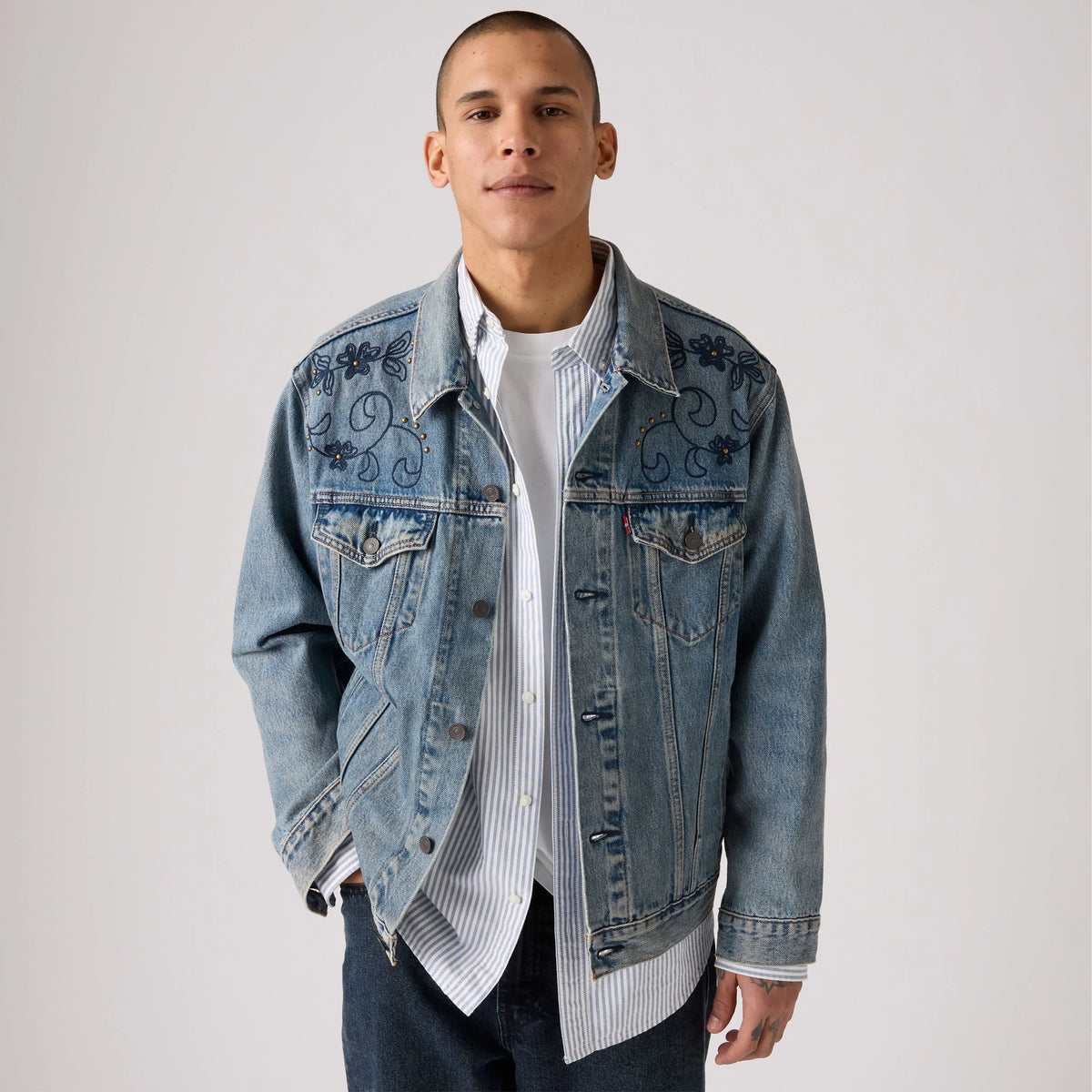 Relaxed Fit Trucker Jacket - Embroidered Rodeo - Medium Wash