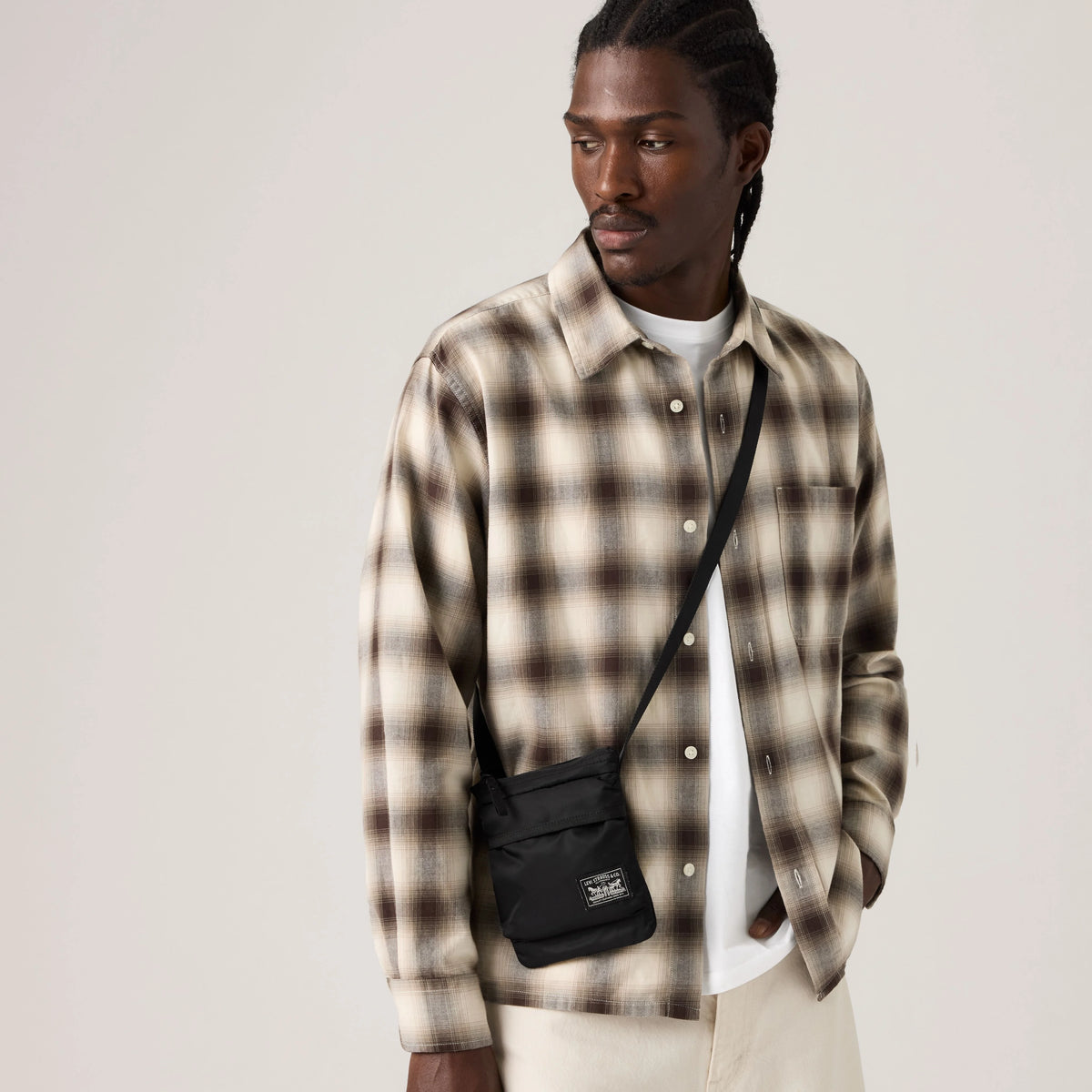 Mission Bay Crossbody Pouch - Caviar - Black